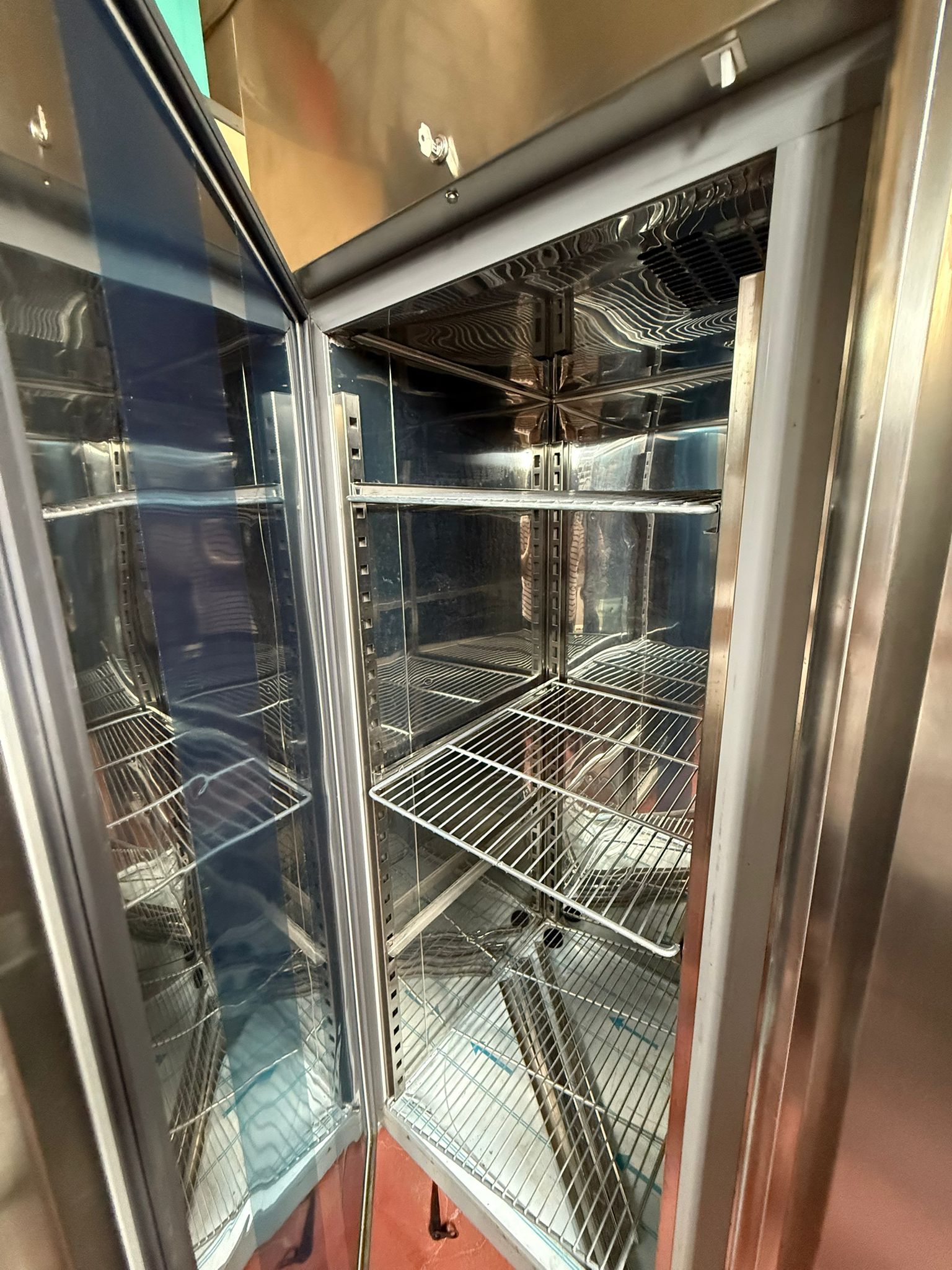 INTERNO SINISTRO Armadio congelatore doppia anta 1400L – Tecnodom Made in Italy - immagine 2