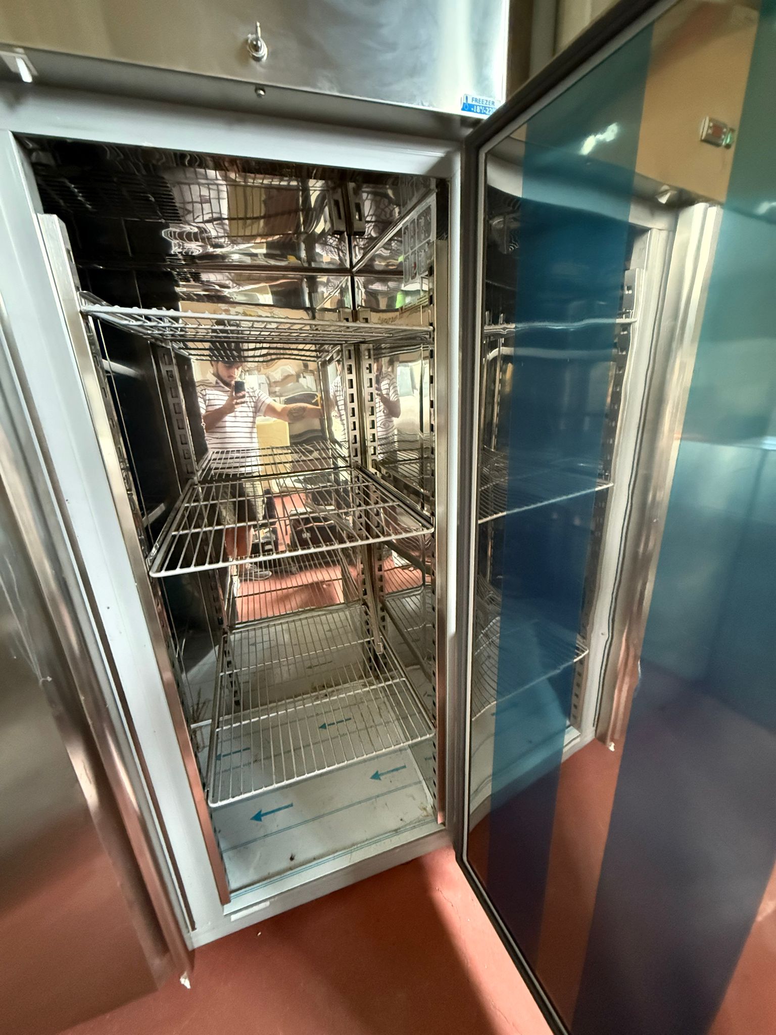 INTERNO DESTRO Armadio congelatore doppia anta 1400L – Tecnodom Made in Italy - immagine 4